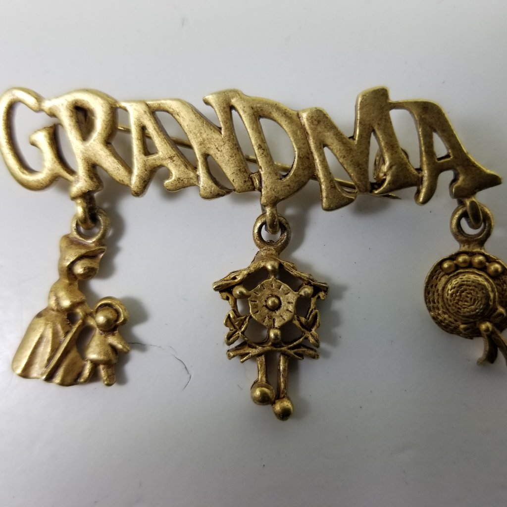 Grandma Pin With Cookoo Clock, Hat And Mother And Kid